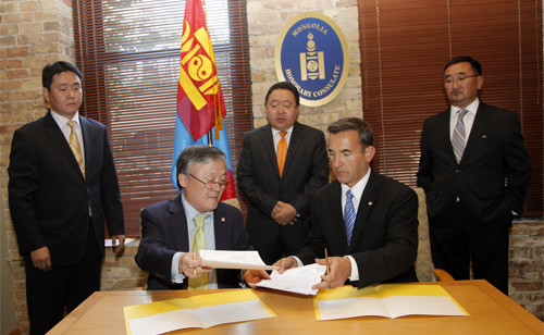 МОНГОЛ УЛСЫН ӨРГӨМЖИТ КОНСУЛЫН ГАЗАР ЧИКАГО ХОТОД НЭЭГДЛЭЭ