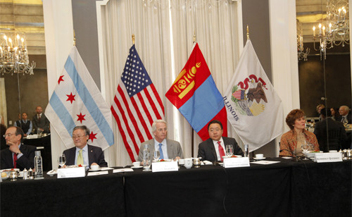 МОНГОЛ УЛСЫН ЕРӨНХИЙЛӨГЧ ЧИКАГО ХОТЫН УЛС ТӨР, БИЗНЕСИЙН ТӨЛӨӨЛӨГЧИДТЭЙ УУЛЗАВ