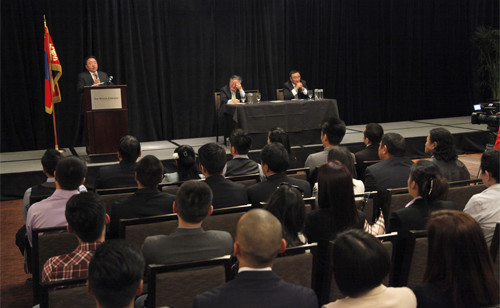 МОНГОЛ УЛСЫН ЕРӨНХИЙЛӨГЧ ЧИКАГОГИЙН МОНГОЛЧУУДТАЙ УУЛЗАВ