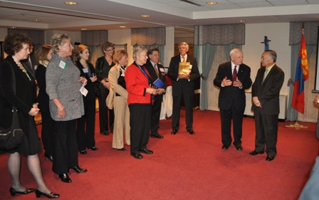 АНУ-ЫН ОЛОН УЛСЫН СОЛИЛЦООНЫ ҮНДЭСНИЙ ЗӨВЛӨЛИЙН  ГИШҮҮДЭД ЗОРИУЛСАН ХҮЛЭЭН АВАЛТ ЗОХИОН БАЙГУУЛАВ