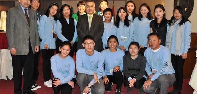 Монголын дунд сургуулиудын сурагч, багш нартай уулзав