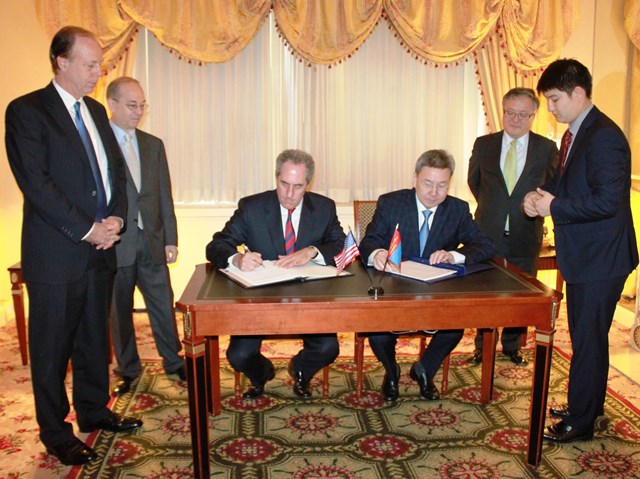 Transparency agreement signing Sep 2013