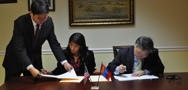 ҮЛЭГ ГҮРВЭЛИЙН ОЛДВОРУУДЫГ БУЦААН ОЛГОХ  ГЭРЭЭНД ГАРЫН ҮСЭГ ЗУРАВ