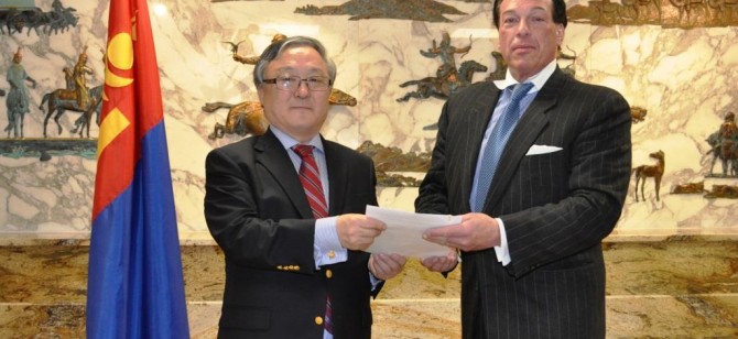 КАРМЕН КАБЕЛИЙГ ӨРГӨМЖИТ КОНСУЛААР ТОМИЛОВ