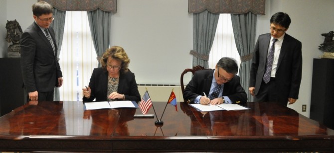 ГЭРЭЭНД ГАРЫН ҮСЭГ ЗУРАВ