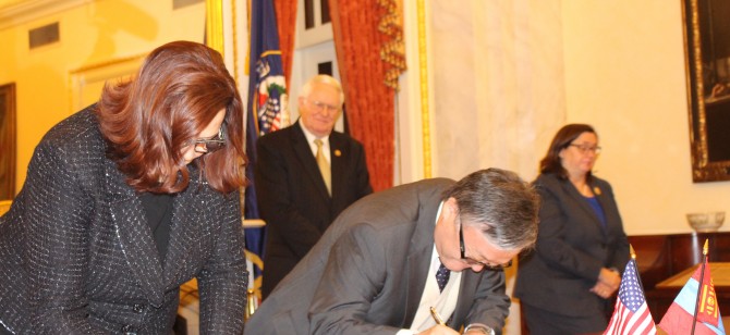 ХАМТРАН АЖИЛЛАХ САНАМЖ БИЧИГТ ГАРЫН ҮСЭГ ЗУРАВ