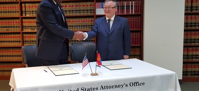 МОНГОЛООС ГАРАЛТАЙ ҮЛЭГ ГҮРВЭЛИЙН ОЛДВОРЫГ ХҮЛЭЭН АВЛАА