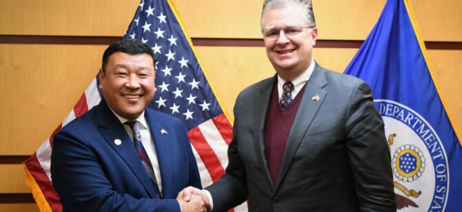 Элчин сайд Ө.Батбаяр Туслах ТНБД Д.Критенбринк-тэй уулзав