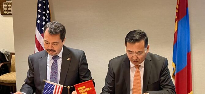 Агаарын тээврийн хэлэлцээрийн төслийг үзэглэв.