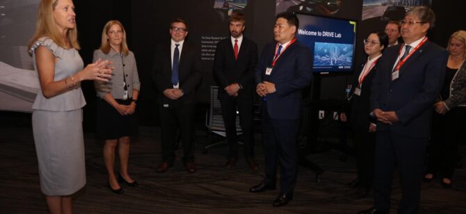 Монгол Улсын Ерөнхий сайд Л.Оюун-Эрдэнэ 2023 оны наймдугаар сарын 3-ны өдөр АНУ-ын “MITRE” корпорацид зочилж, тус байгууллагын дата шинжилгээ, симуляцийн судалгаа, туршилтын лабораториудын үйл ажиллагаатай танилцлаа