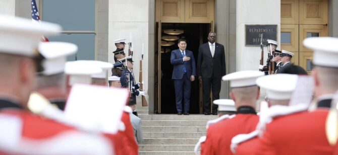 Монгол Улсын Ерөнхий сайд Л.Оюун-Эрдэнэд АНУ-ын Батлан хамгаалахын сайд Л.Остин наймдугаар сарын 3-ны өдөр бараалхаж, хоёр улсын батлан хамгаалах салбарын хамтын ажиллагааны талаар санал солилцов.