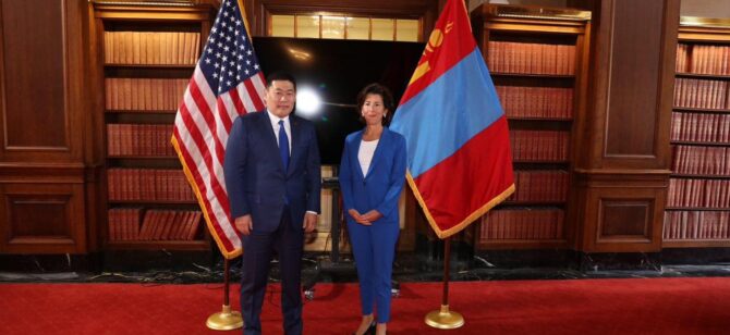 ЕРӨНХИЙ САЙД Л.ОЮУН-ЭРДЭНЭ АНУ-ЫН ХУДАЛДААНЫ САЙД ЖИНА РАЙМОНДОТОЙ УУЛЗАЖ, НАСА-Д ЗОЧЛОВ