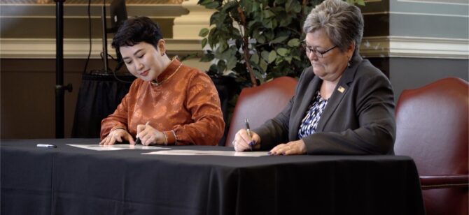 АНУ-Д ХУРААГДСАН МОНГОЛ УЛСЫН СОЁЛЫН ӨВ БОЛОХ ҮЛЭГ ГҮРВЭЛИЙН ОЛДВОРУУДЫГ ХҮЛЭЭН АВЛАА