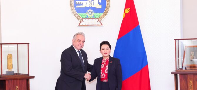 ГАДААД ХАРИЛЦААНЫ САЙД Б.БАТЦЭЦЭГ АНУ-ЫН ТӨРИЙН НАРИЙН БИЧГИЙН ДАРГЫН ОРЛОГЧ КУРТ М.КЭМПБЭЛЛ-ИЙГ ХҮЛЭЭН АВЧ УУЛЗАВ