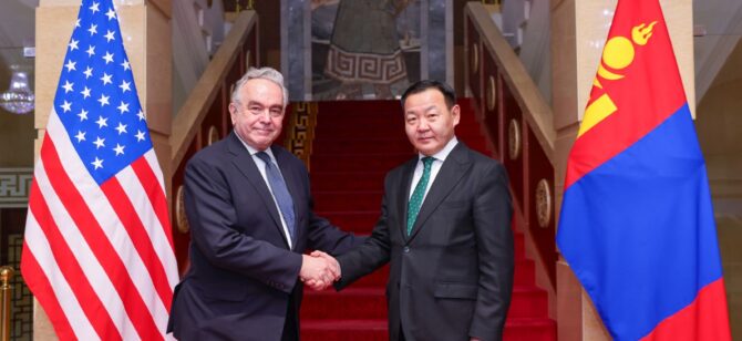 ТӨРИЙН НАРИЙН БИЧГИЙН ДАРГА Н.АНХБАЯР, АНУ-ЫН ТӨРИЙН НАРИЙН БИЧГИЙН ДАРГЫН ОРЛОГЧ КУРТ М.КЭМПБЭЛЛ НАР ХЭЛЭЛЦЭЭ ХИЙВ