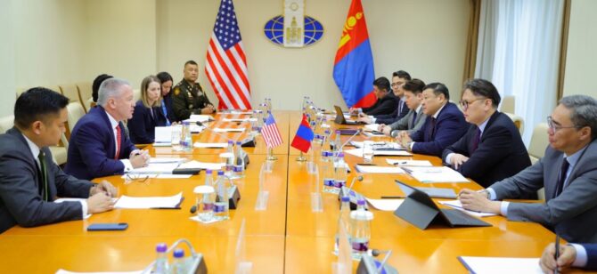 МОНГОЛ, АНУ-ЫН ХООРОНДЫН XVII УЛС ТӨРИЙН ЗӨВЛӨЛДӨХ УУЛЗАЛТ БОЛОВ